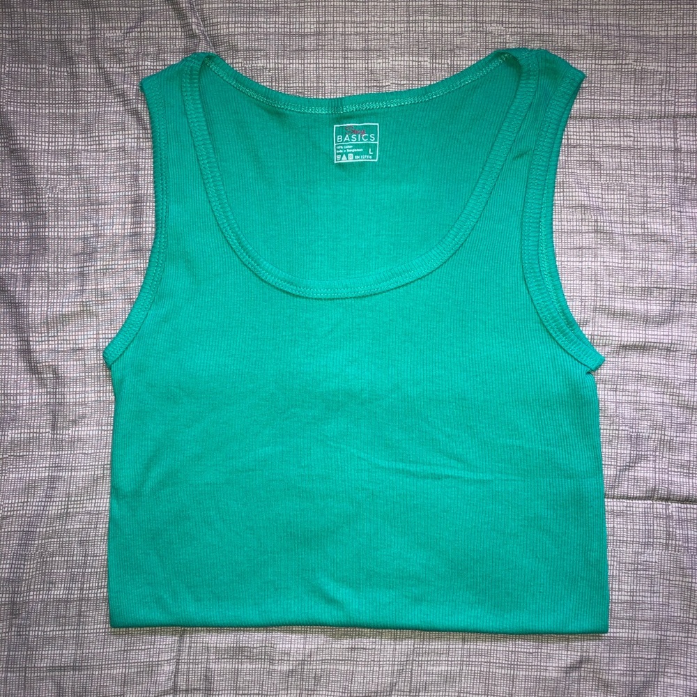⚡️SOLD ON CURTSY⚡️green tank